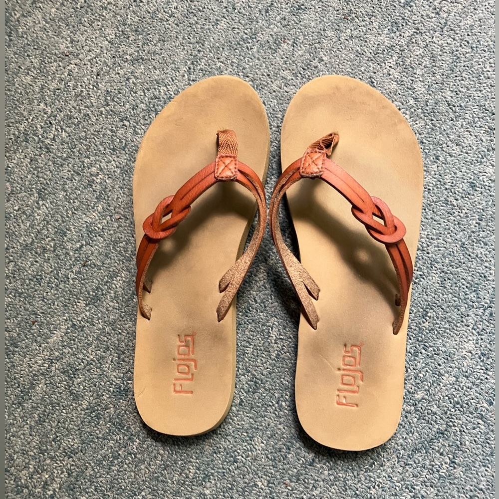 Womens Flojos Flip Flops Brown Leather/tan soft footbed. Sz 7.5. Loop Design.